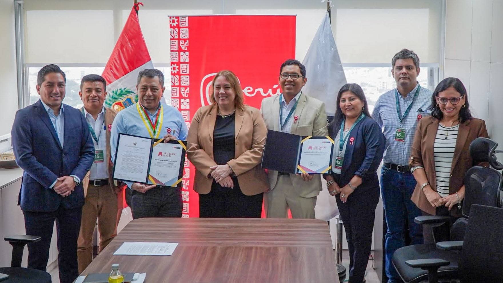 Reconocimiento del MINCETUR al Lic. Josemaría Valencia Dioses por gestión artesanal en Catacaos.